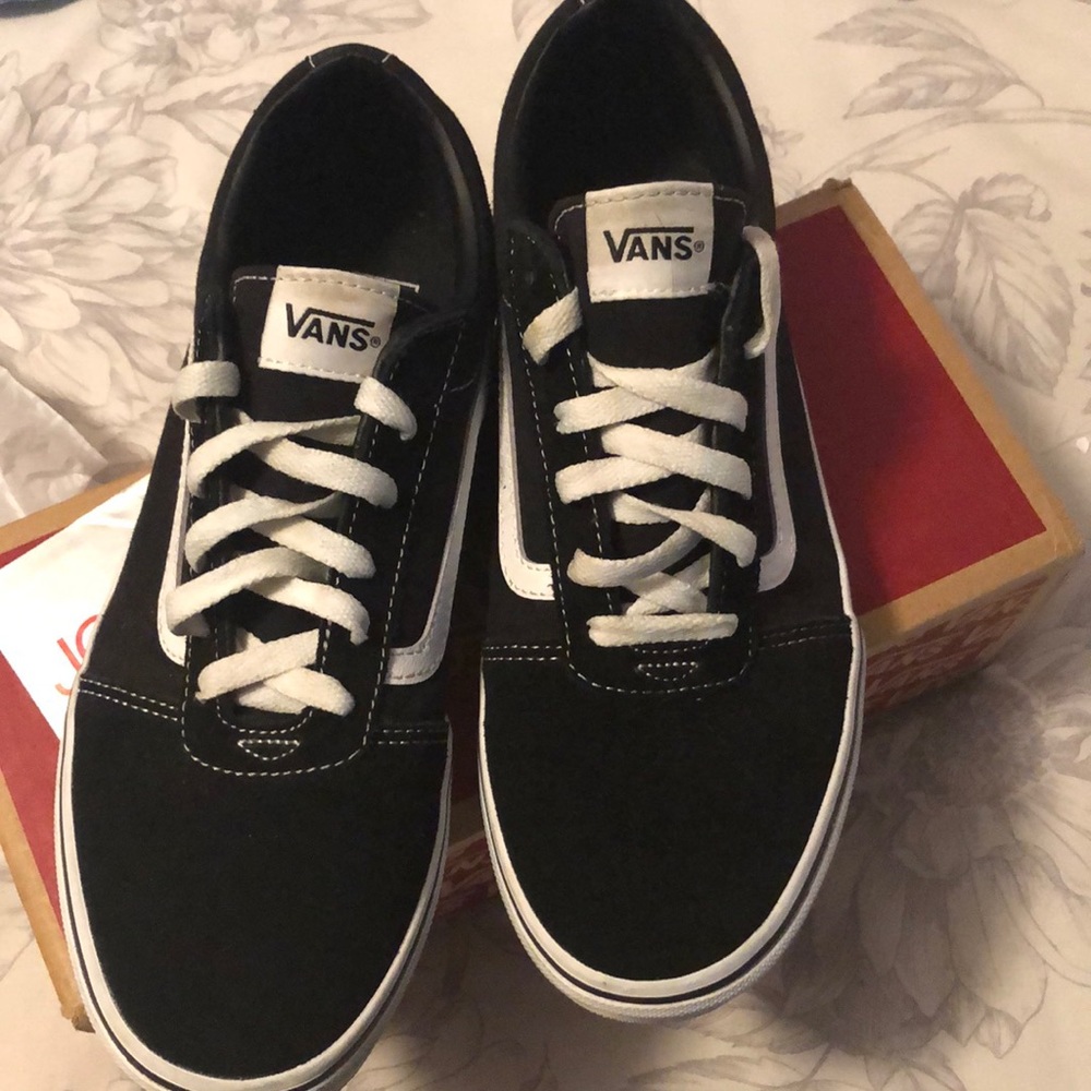 Size 7 low vans